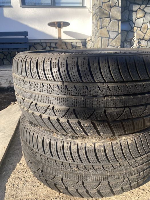 Vand anvelope iarna noi.