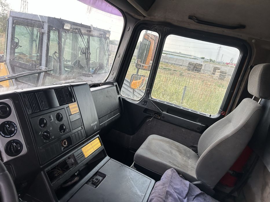 De vanzare bascula MAN 8X4