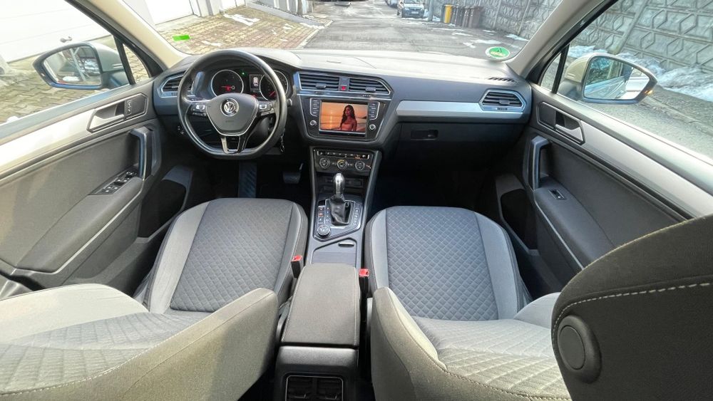 Vand VW Tiguan R-Line 2017 automat 2.0tdi led navi distronic lane assyst camera inc scaune.