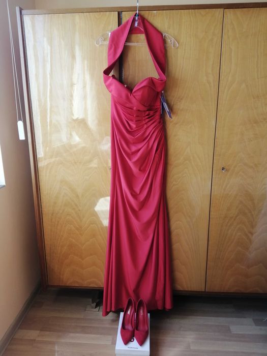 Червен дамски официален тоалет