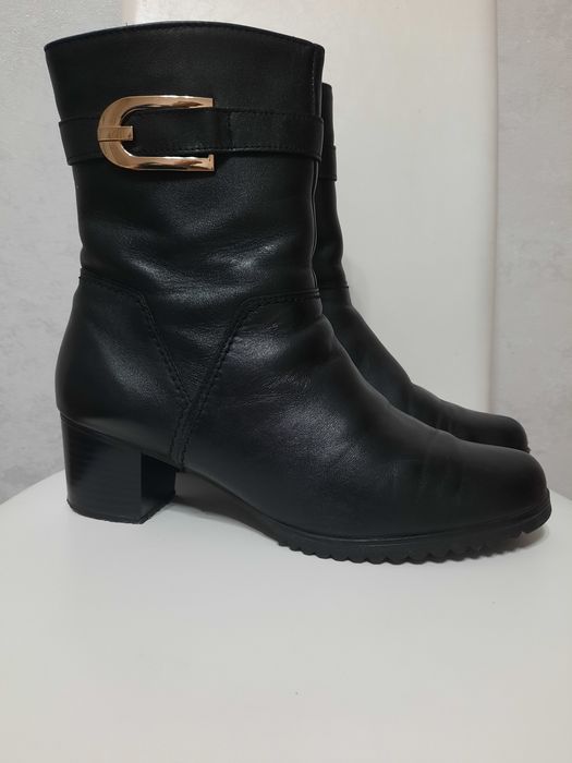 Продам полусапожки.