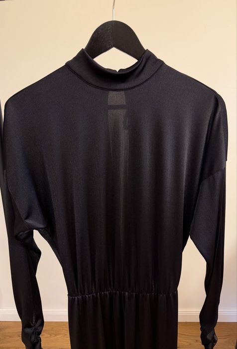 Gestuz сатенирана рокля