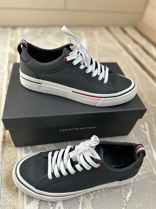 Продаются кроссовки Tommy Hilfiger