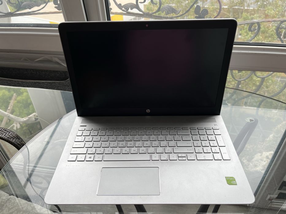 Спешно продавам лаптоп