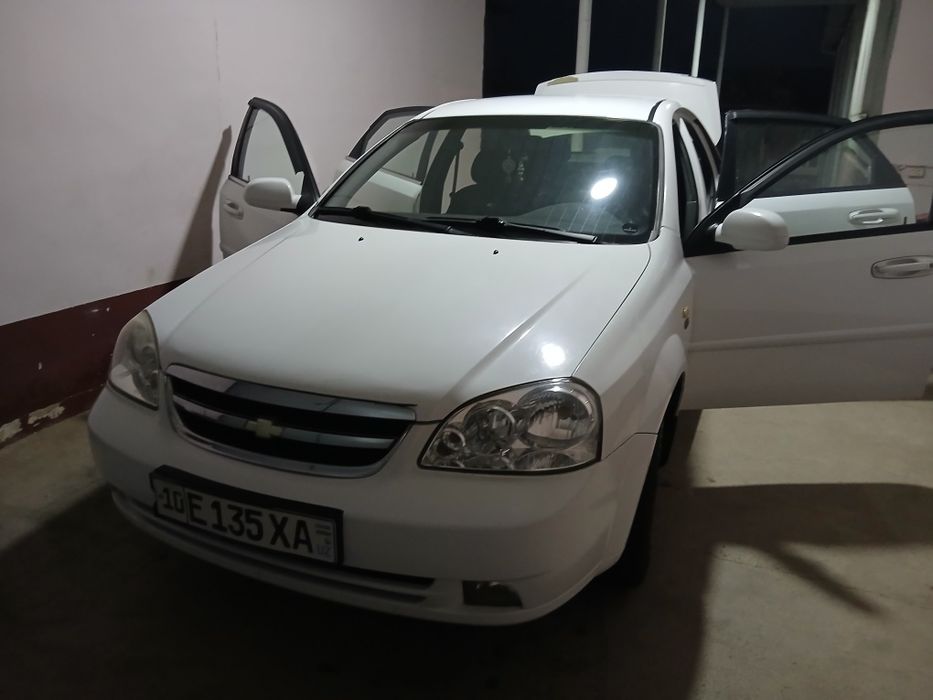 lasetti 1.8  sotiladi