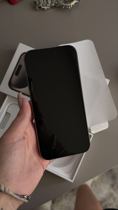 Продам Iphone 15pro silver 256gb