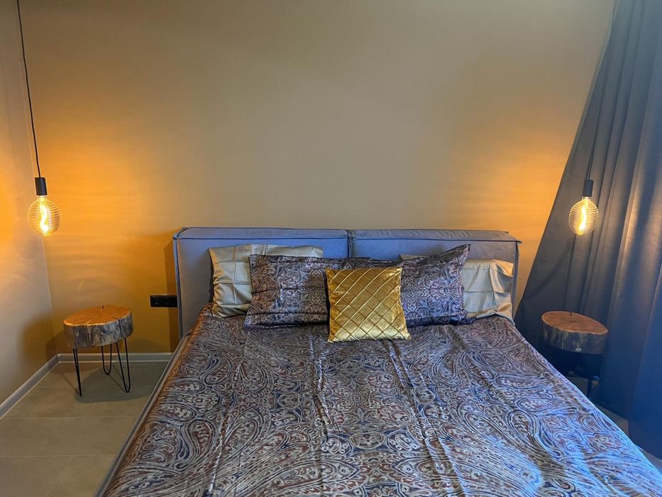 Помощна маса, нощен шкаф, табуретка, пън, цветарник