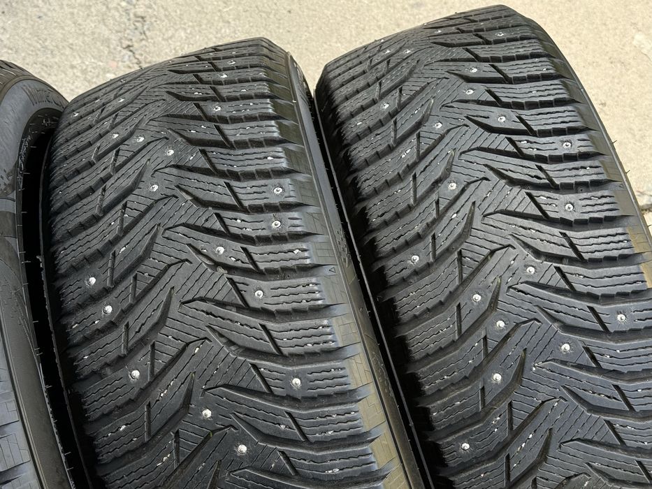 215|50 R17. Kumho WinterCraft.