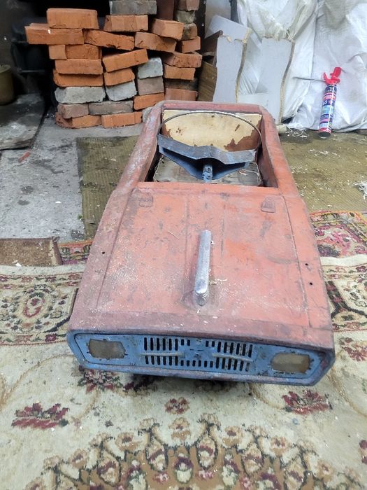 Продам педальная машинку