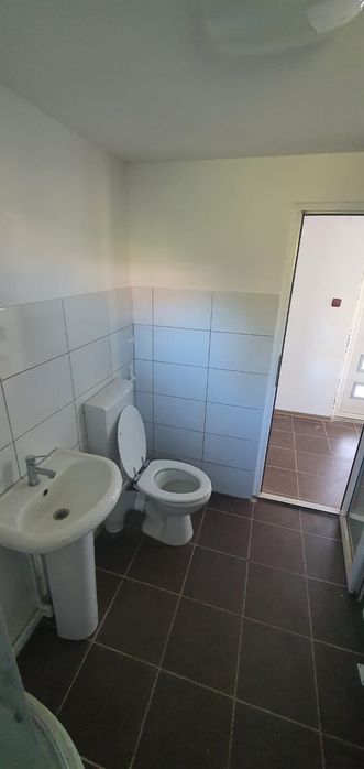 Casa trei camere de închiriat