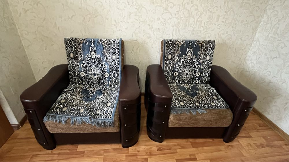 Продаю диван с креслами