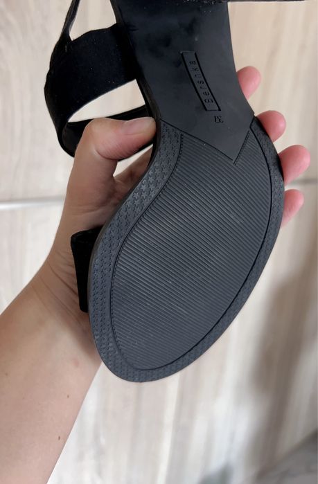 Sandale Bershka noi mar 37