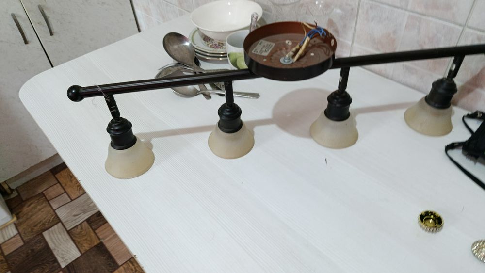 Продам люстру современный дизайн.