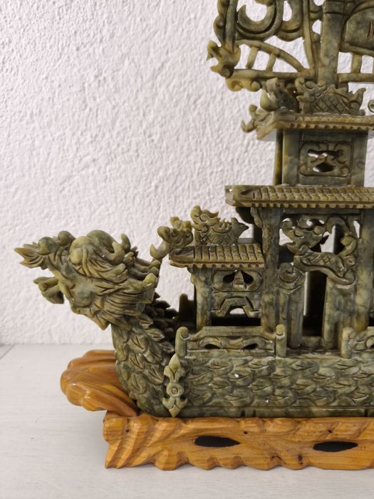 Продавам голям Китайски нефритен кораб антикварен