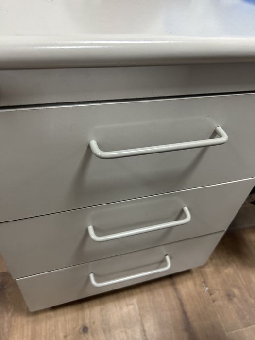 Тумбочки с 3 отсеками