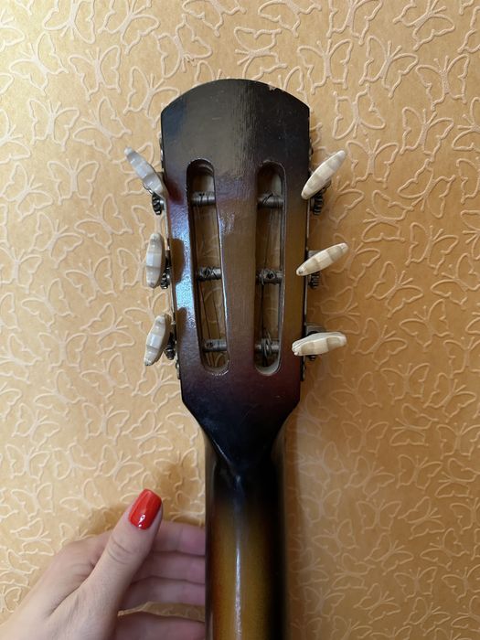 Електрическа/акустична китара