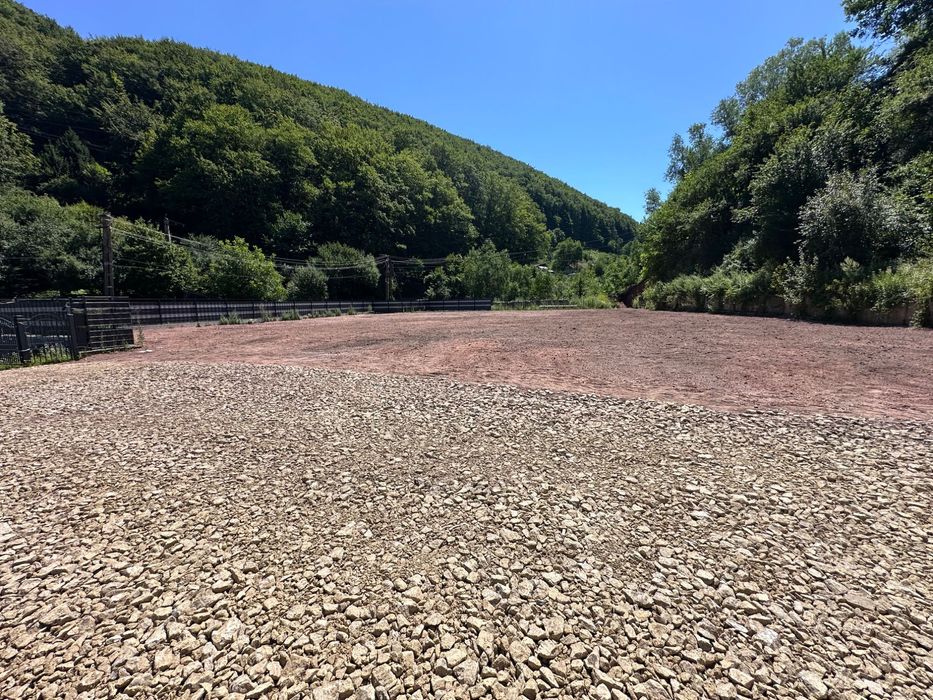 Inchiriez teren imprejmuit