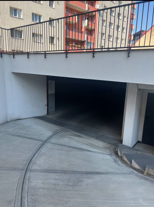 Închiriez parcare subterană Calea Mănăștur 64-66