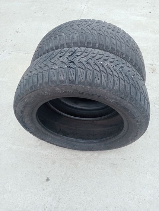 Vând doua cauciucuri 205/55 R16 sau schimb