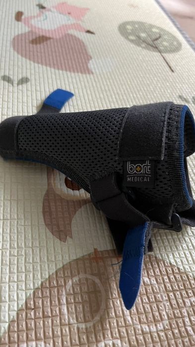 Orteza police mana dreapta mărime M