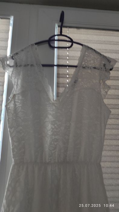 Бяла дантелена рокля Hailys