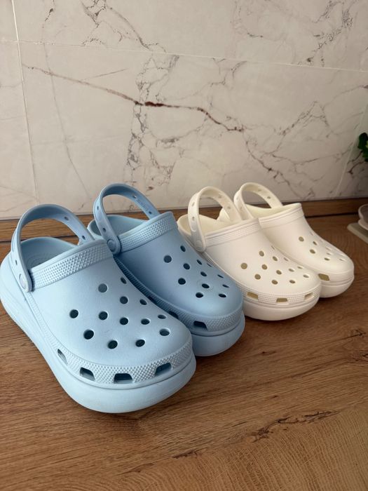 Обувки Crocs, UGG, Michael Kors и Tommy Hilfiger.