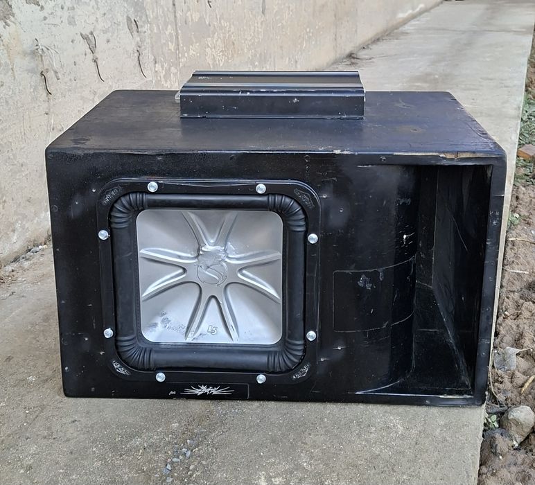 Сабвуфер  буфер Кикер квадратный 12 дюйм с усилком долбит отлично