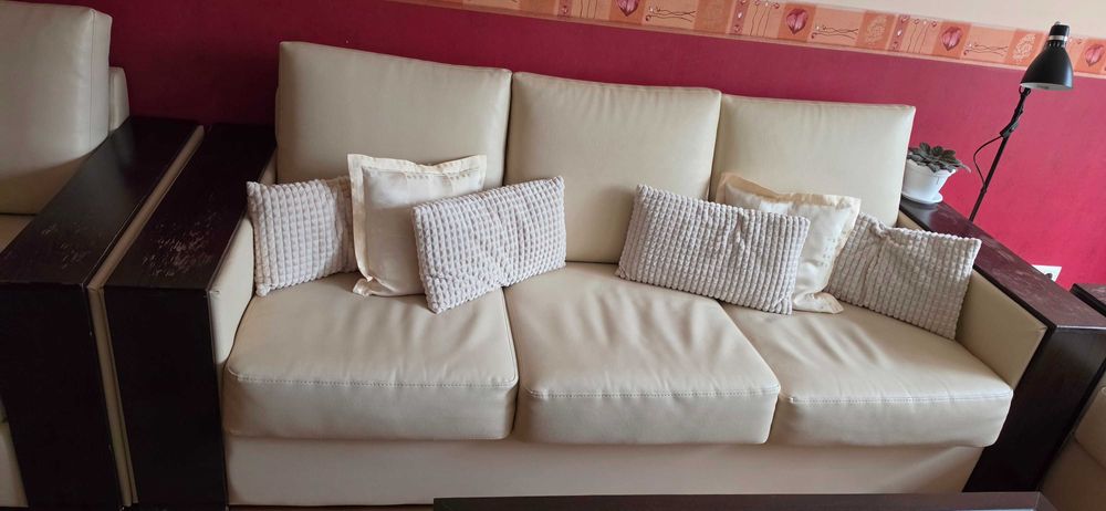 Диван + маса/ хол +перде и килим/ подарък