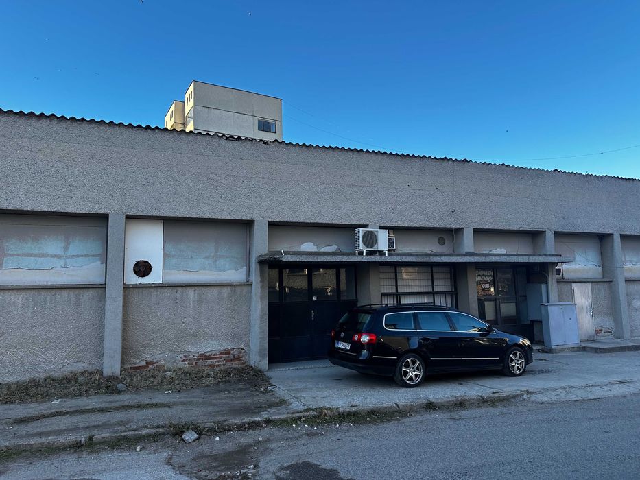 Дава се под наем Промишлена сграда в Чирпан - 560 кв.м за 571.2 € - Снимка #1