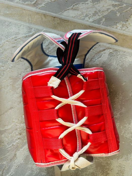 Продаю шлем и протектор для таеквандо