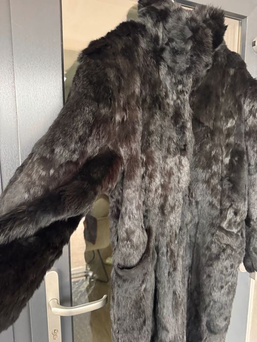 Blană neagră lungă de iepure