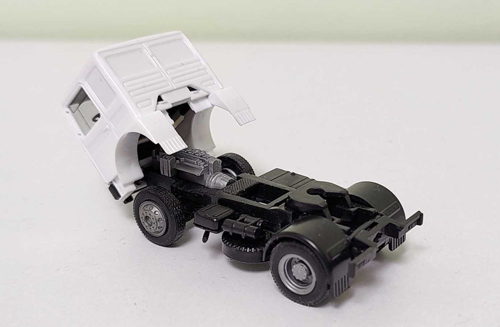 macheta Herpa camion cap tractor Roman Diesel scara 1:87 diorama H0
