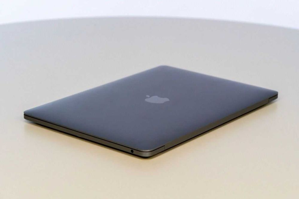 Apple MacBook Pro 2017 в идеальном состоянии