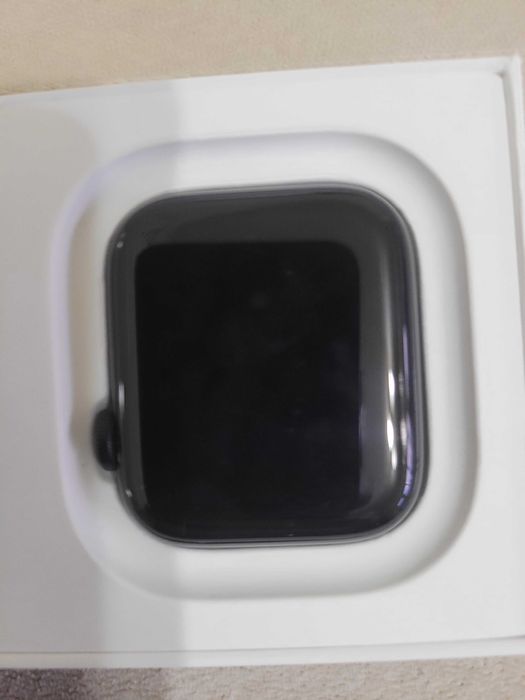 Apple Watch SE 2  44mm  с 6 месеца остатъчна гаранция