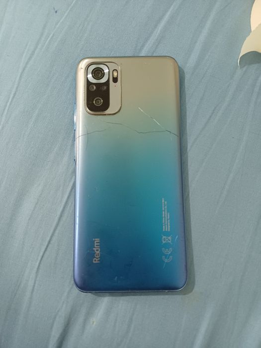 Xiaomi Redmi Note 10 cu displayul spart. Placa este buna
