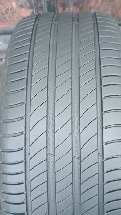 245/40/18 Michelin