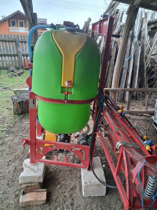 Vând mașină de ierbiciidat