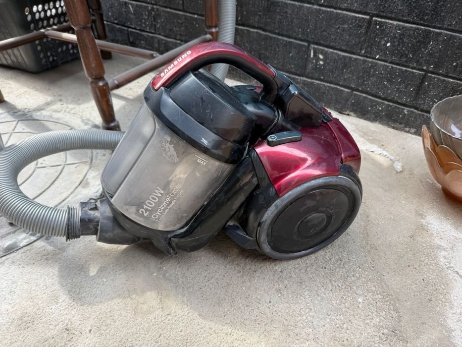 Срочно продам пылесос