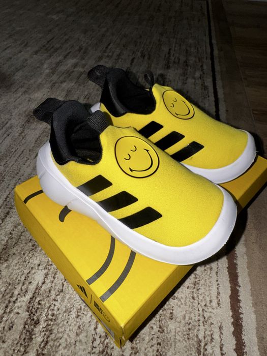 Продам детские кроссовки adidas