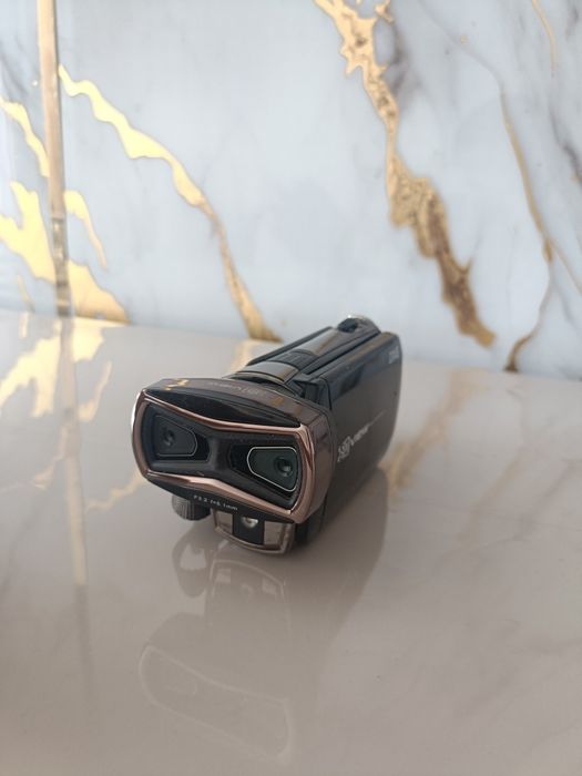 Продам видеокамеру DXG View 3D