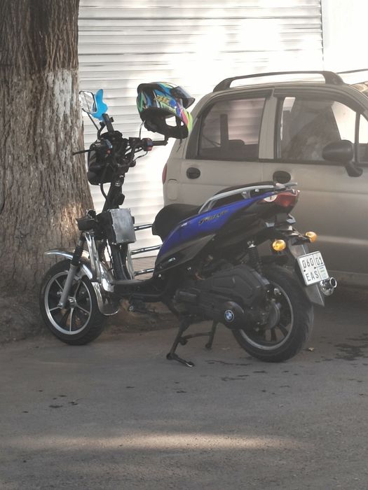 Продаю скутер lifan 150 кубовый. Недорого. Полностью на ходу.