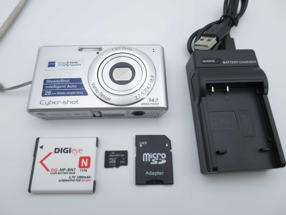 Sony Cyber-shot DSC W530 ултра компактен цифров фотоапарат в сребърен цвят, малка дигитална камера 14MP, в чудесно състояние, работи перфектно