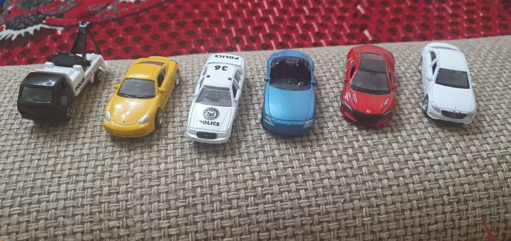 Продам машинки Hot wheels и  Welly