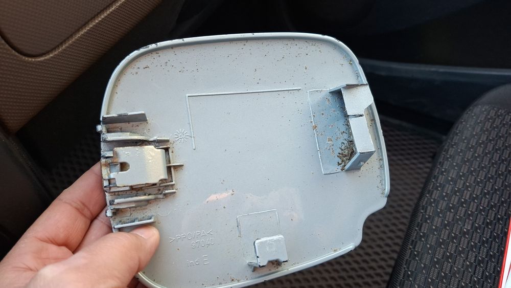 Продам. Лючок бензобака рено сценик