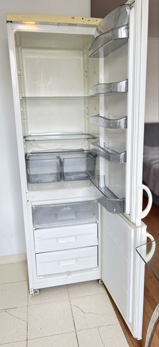 Продам 2х камерный холодильник “Snaige”