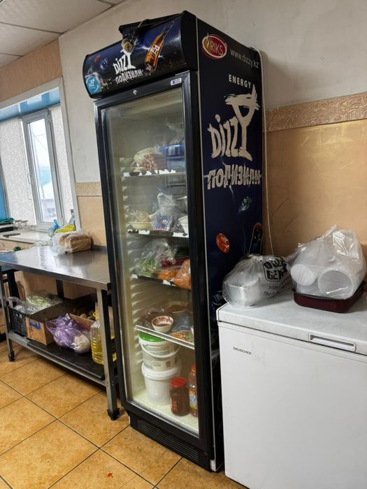 Продам диваны, столы для кафе ресторанов.