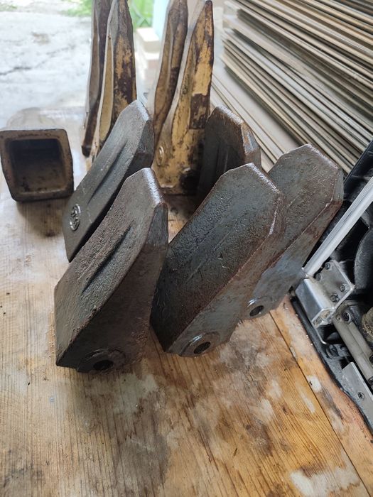 Зубья коронки на ковш экскаватора