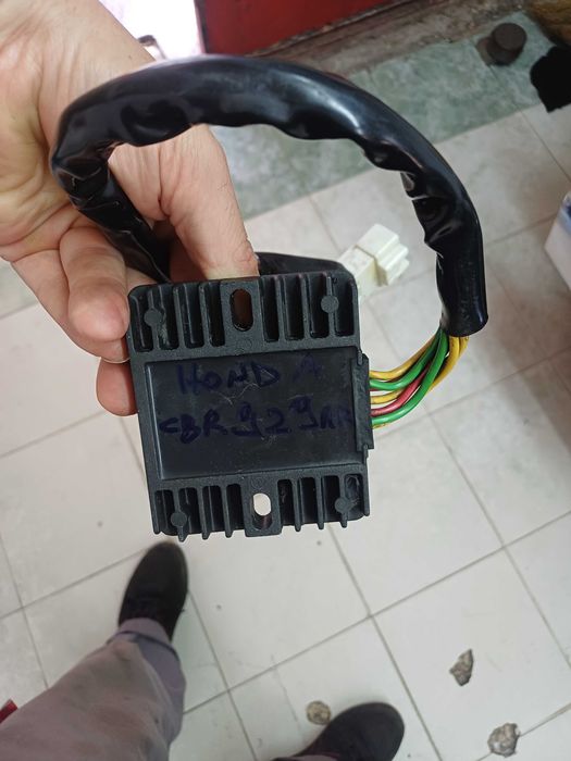 Продавам реле регулатор за honda 929rr