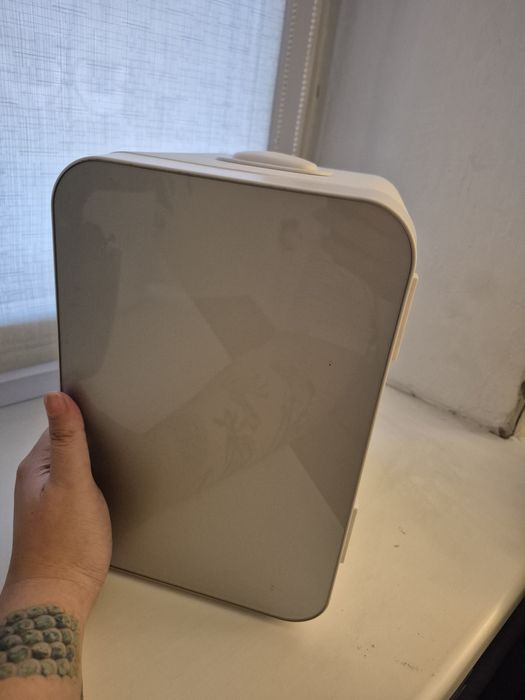 Мини-холодильник для лекарств, напитков и косметики