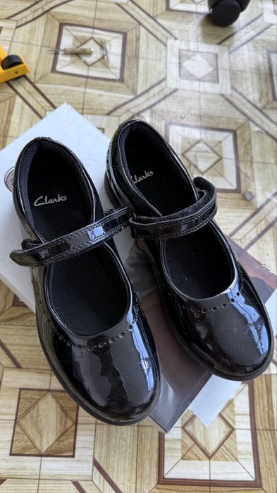 Туфди для девлчки Clarks оригинал